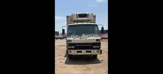 للبيع دفار نيسان تلاجة 97